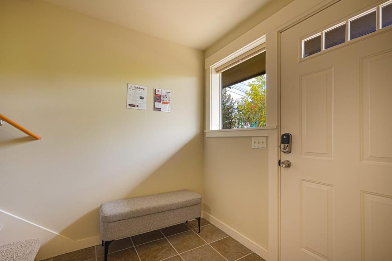 Stylish North Seattle Townhouse- Dual Master Suites Екстер'єр фото