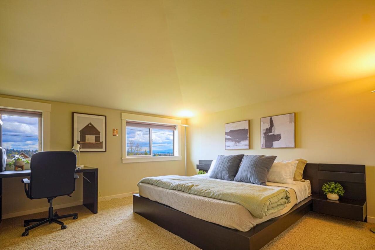 Stylish North Seattle Townhouse- Dual Master Suites Екстер'єр фото