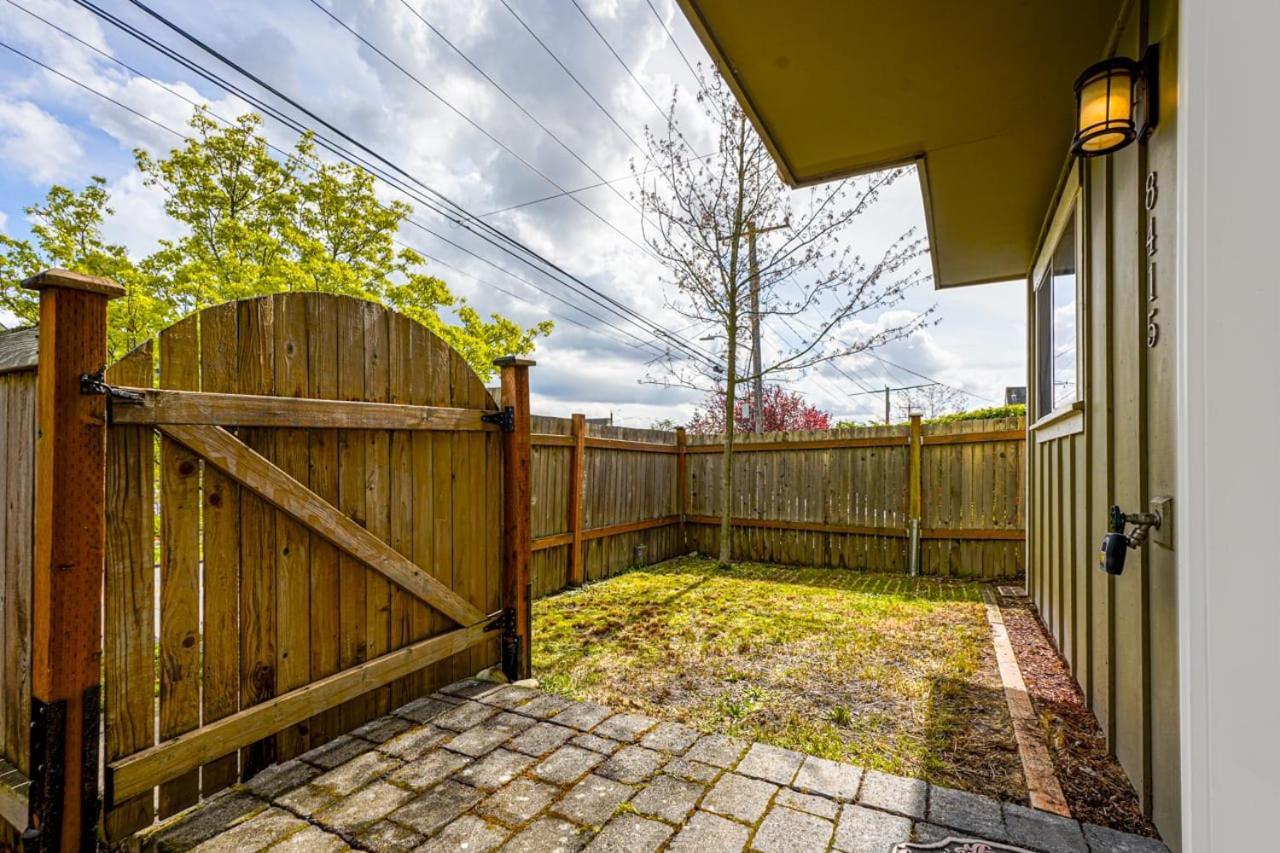 Stylish North Seattle Townhouse- Dual Master Suites Екстер'єр фото