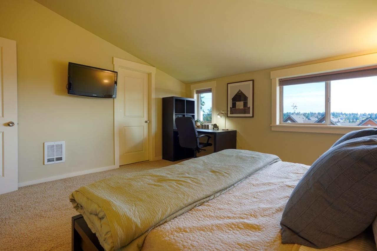 Stylish North Seattle Townhouse- Dual Master Suites Екстер'єр фото