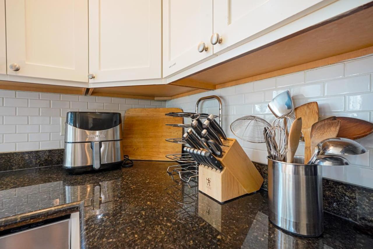 Stylish North Seattle Townhouse- Dual Master Suites Екстер'єр фото