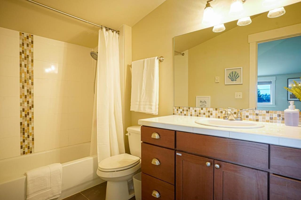Stylish North Seattle Townhouse- Dual Master Suites Екстер'єр фото