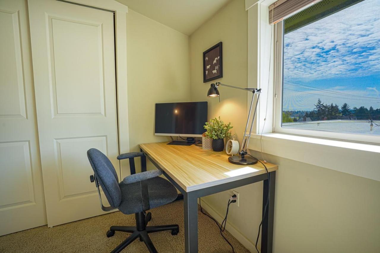 Stylish North Seattle Townhouse- Dual Master Suites Екстер'єр фото