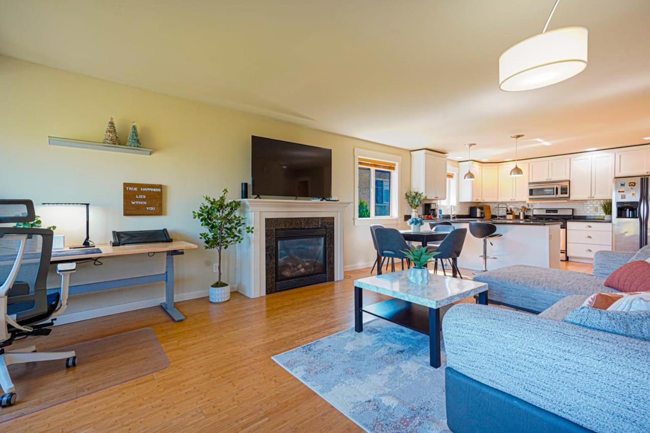 Stylish North Seattle Townhouse- Dual Master Suites Екстер'єр фото