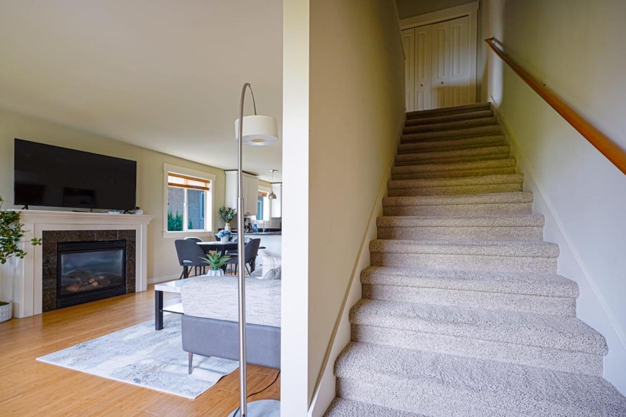 Stylish North Seattle Townhouse- Dual Master Suites Екстер'єр фото