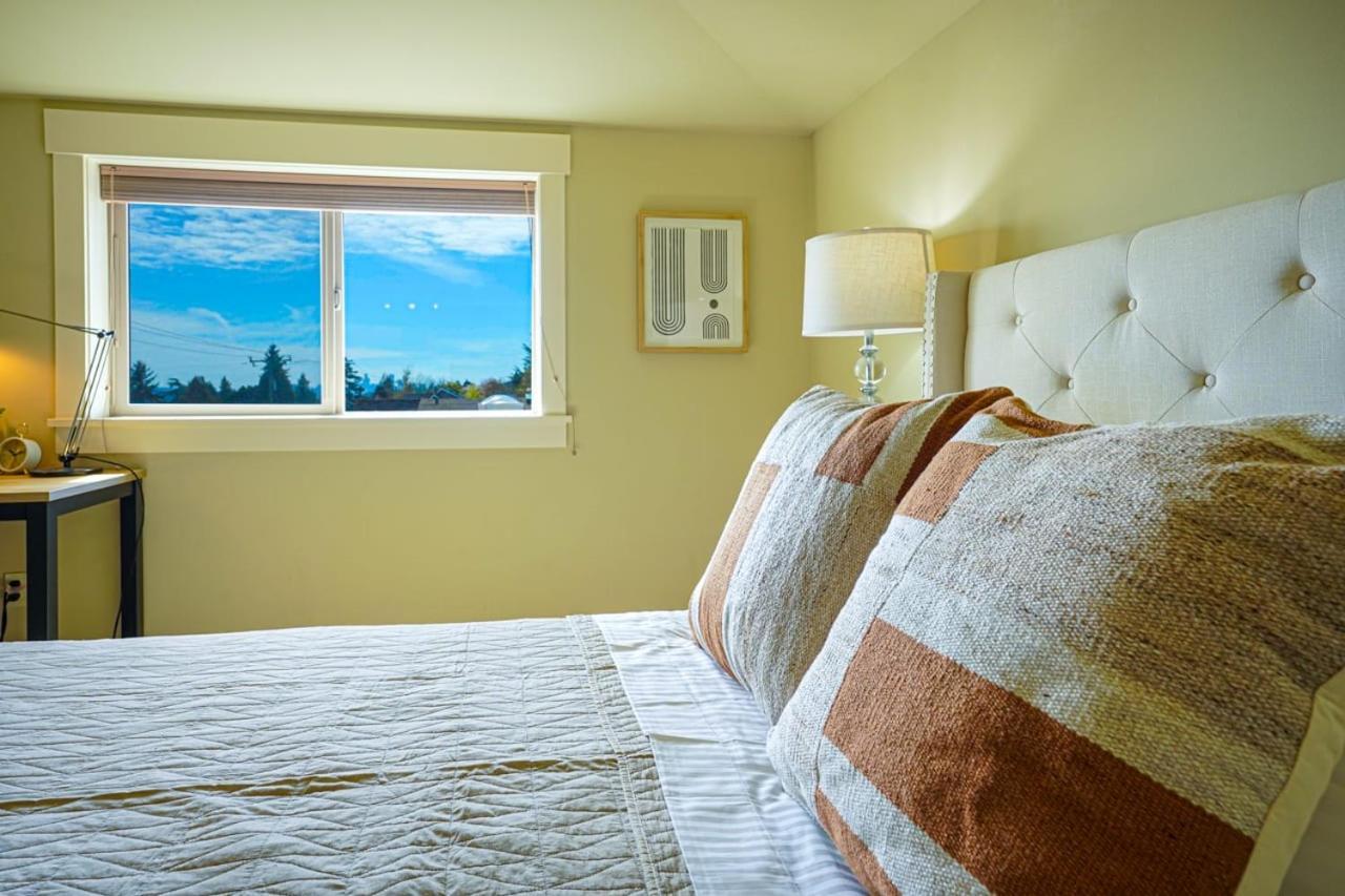 Stylish North Seattle Townhouse- Dual Master Suites Екстер'єр фото
