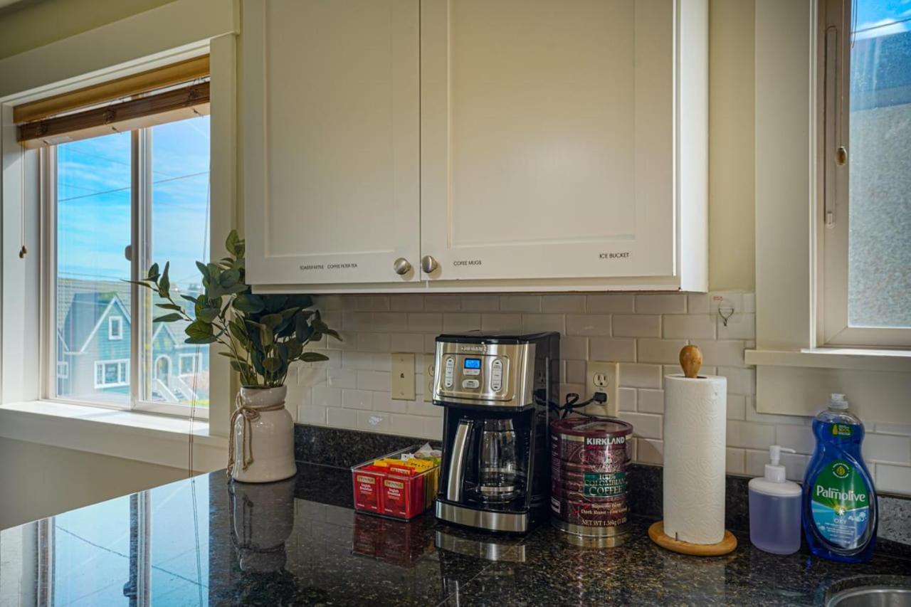 Stylish North Seattle Townhouse- Dual Master Suites Екстер'єр фото