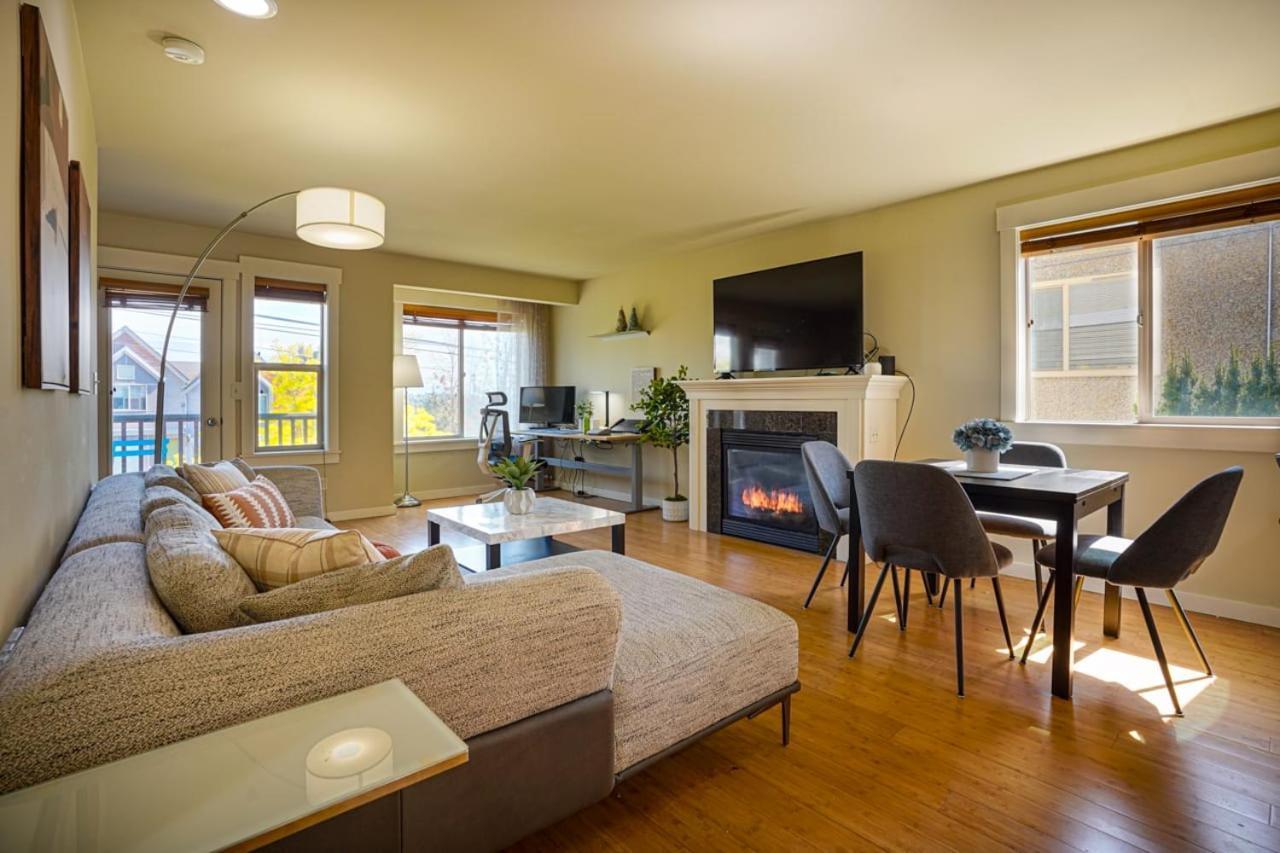 Stylish North Seattle Townhouse- Dual Master Suites Екстер'єр фото